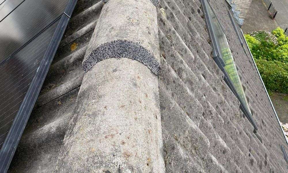 Vervangen van nokvorsten Vinkeveen Nokvorsten zijn opnieuw vastgezet